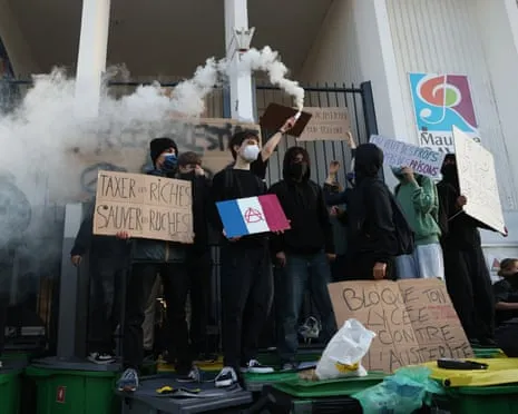 New France's PM Faces Mounting Pressure as Countrywide Protests Disrupt Schools and Transport